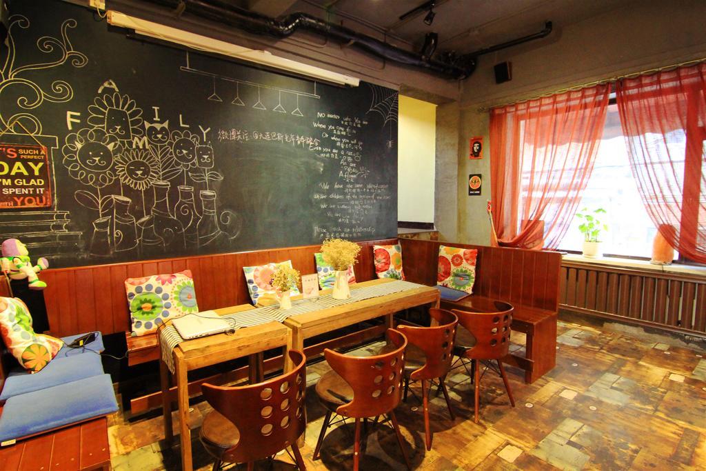 Dalian Buzz Light Year Youth Hostel Buitenkant foto