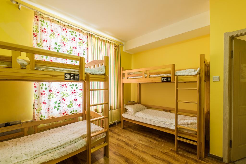 Dalian Buzz Light Year Youth Hostel Buitenkant foto