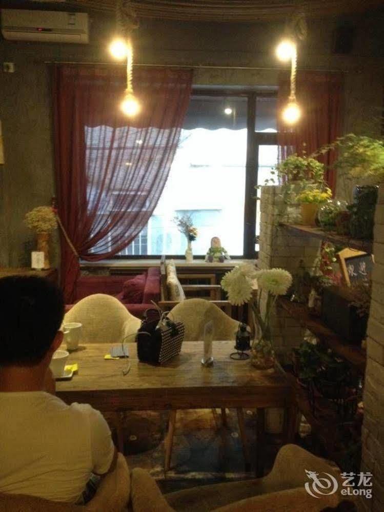 Dalian Buzz Light Year Youth Hostel Buitenkant foto