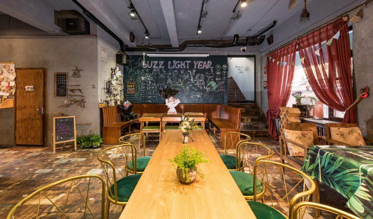 Dalian Buzz Light Year Youth Hostel Buitenkant foto